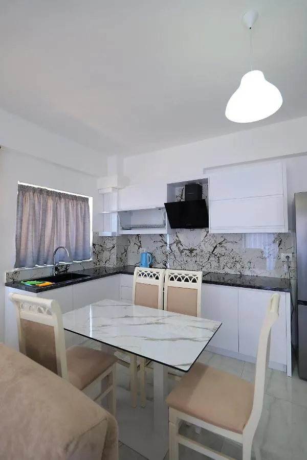 Arijons Apartments Sarandë