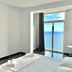 Redi's Seaview Apartamento